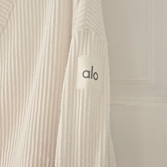 Alo Yoga Muse Ribbed Crop Pullover - Picture 6 of 7